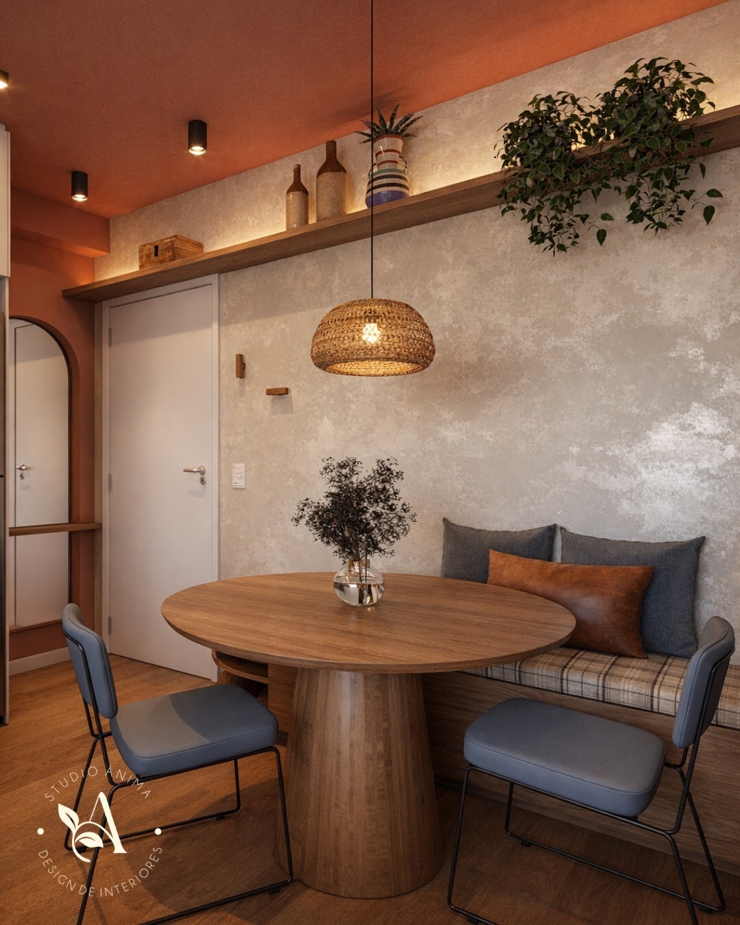 Sala de jantar com parede terracota e mesa redonda de madeira — Projeto JB